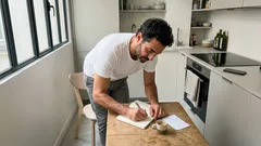 Pourquoi écrire à la main booste la mémoire et la concentration, selon les neurosciences