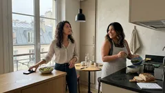 Réseaux sociaux et solitude : pourquoi le scrolling passif donne l’illusion d’être entourée