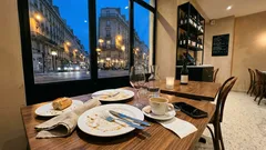 Étiquette au restaurant : 8 habitudes qui mettent mal à l’aise (et quoi faire à la place)